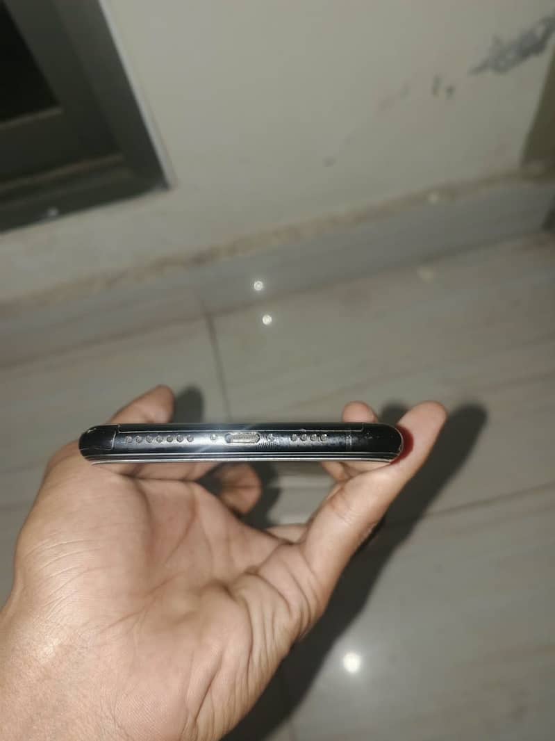 Apple iPhone 11 Pro Max 4