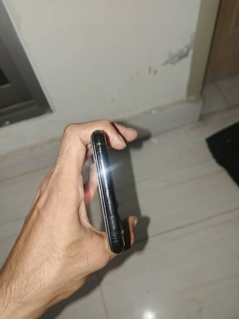 Apple iPhone 11 Pro Max 6