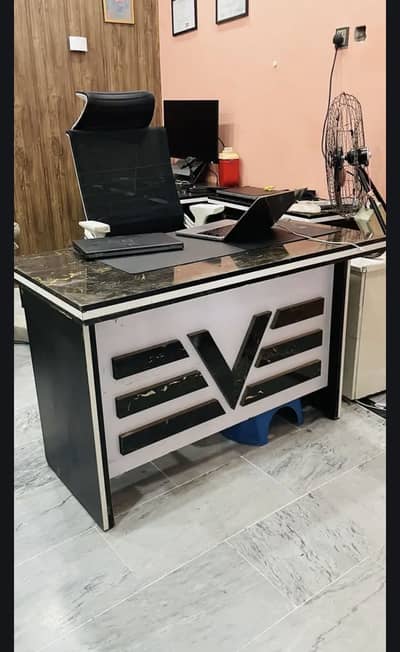Office chair and table