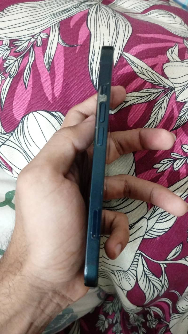 Apple iPhone 13 2