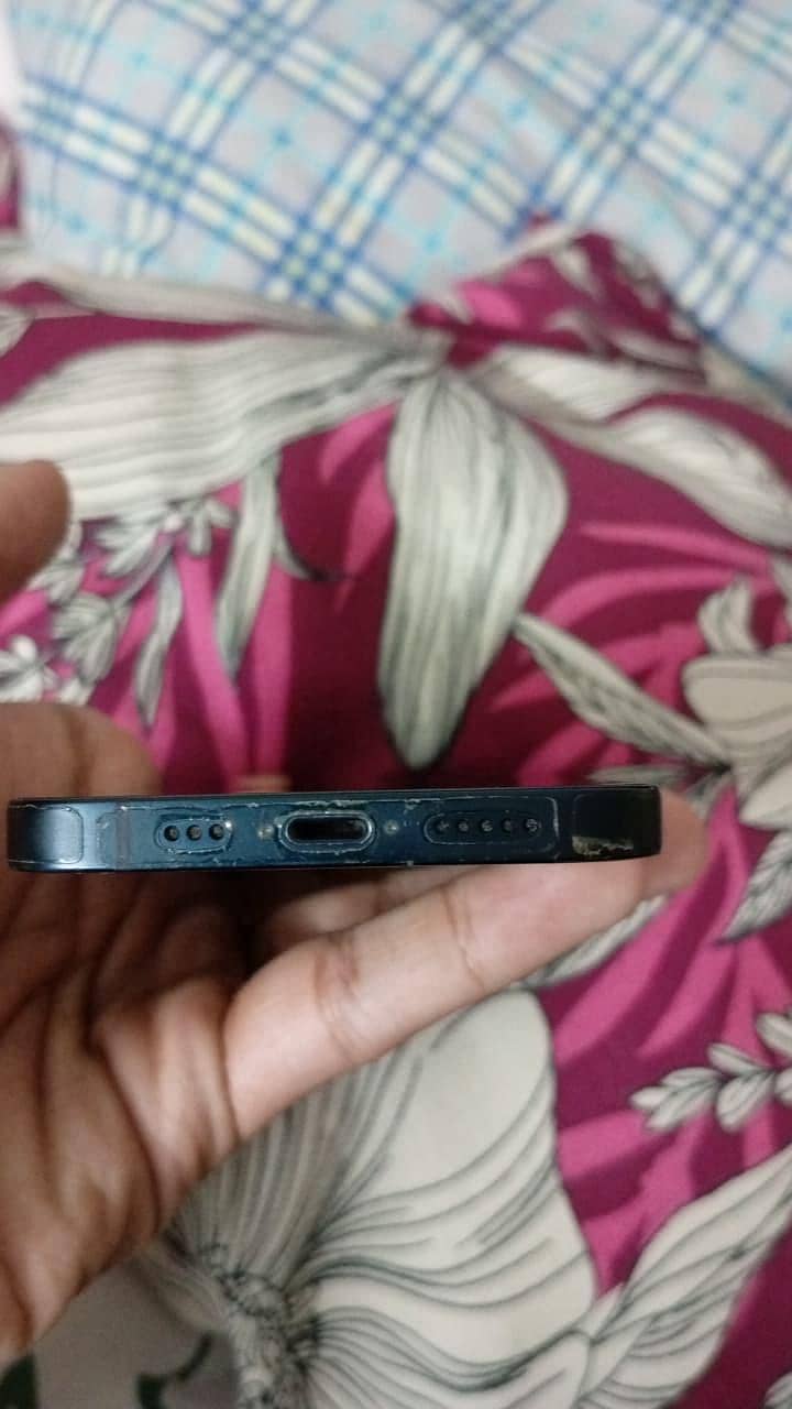 Apple iPhone 13 4