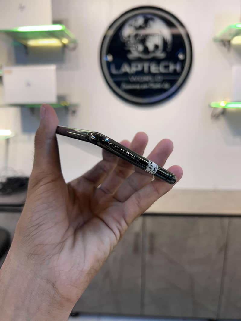 Apple iPhone 11 Pro Max 1