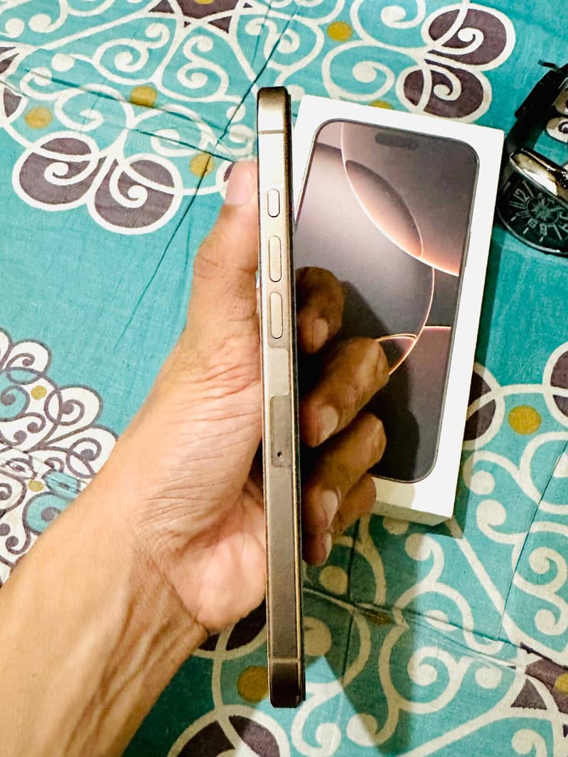 Apple iPhone 16 Pro Max 5