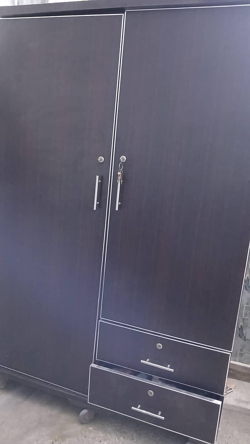 2 door cupboard 0