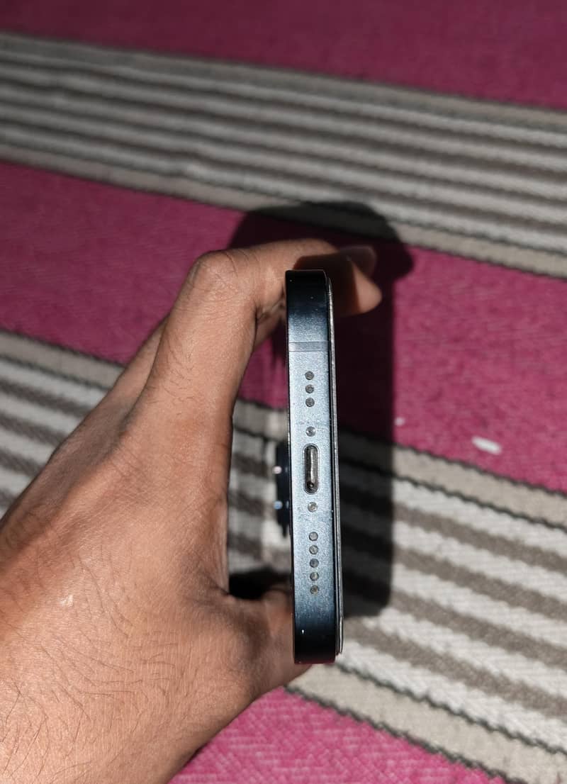 Apple iPhone 13 4