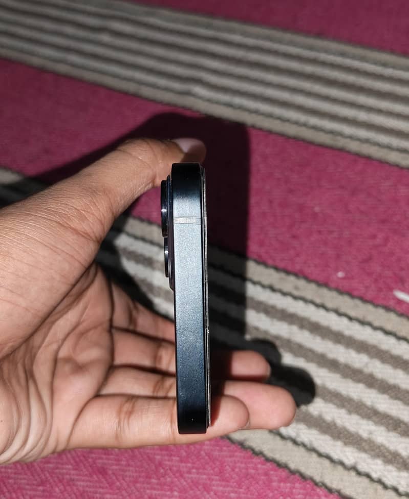 Apple iPhone 13 5