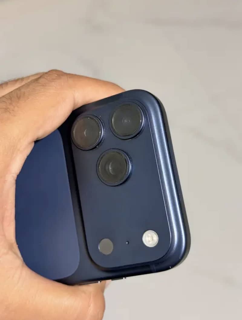 Apple iPhone 17 Pro Max 2