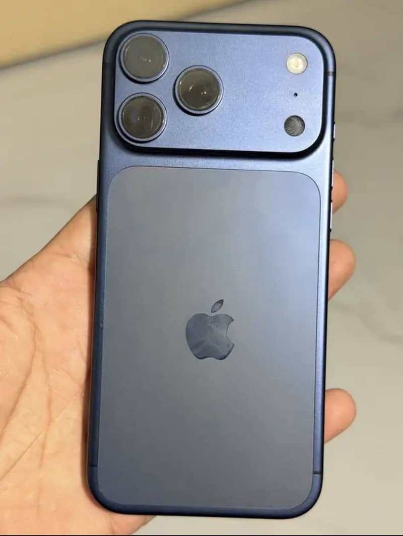 Apple iPhone 17 Pro Max 4