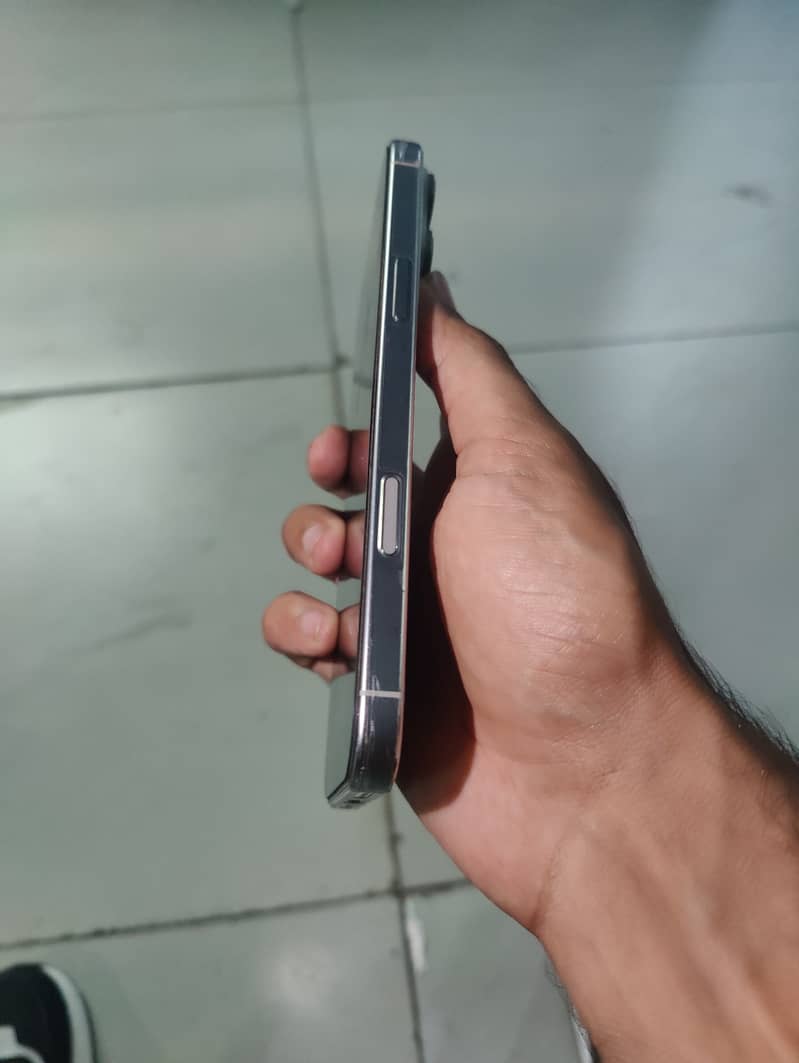 Apple iPhone 16 Pro Max 5