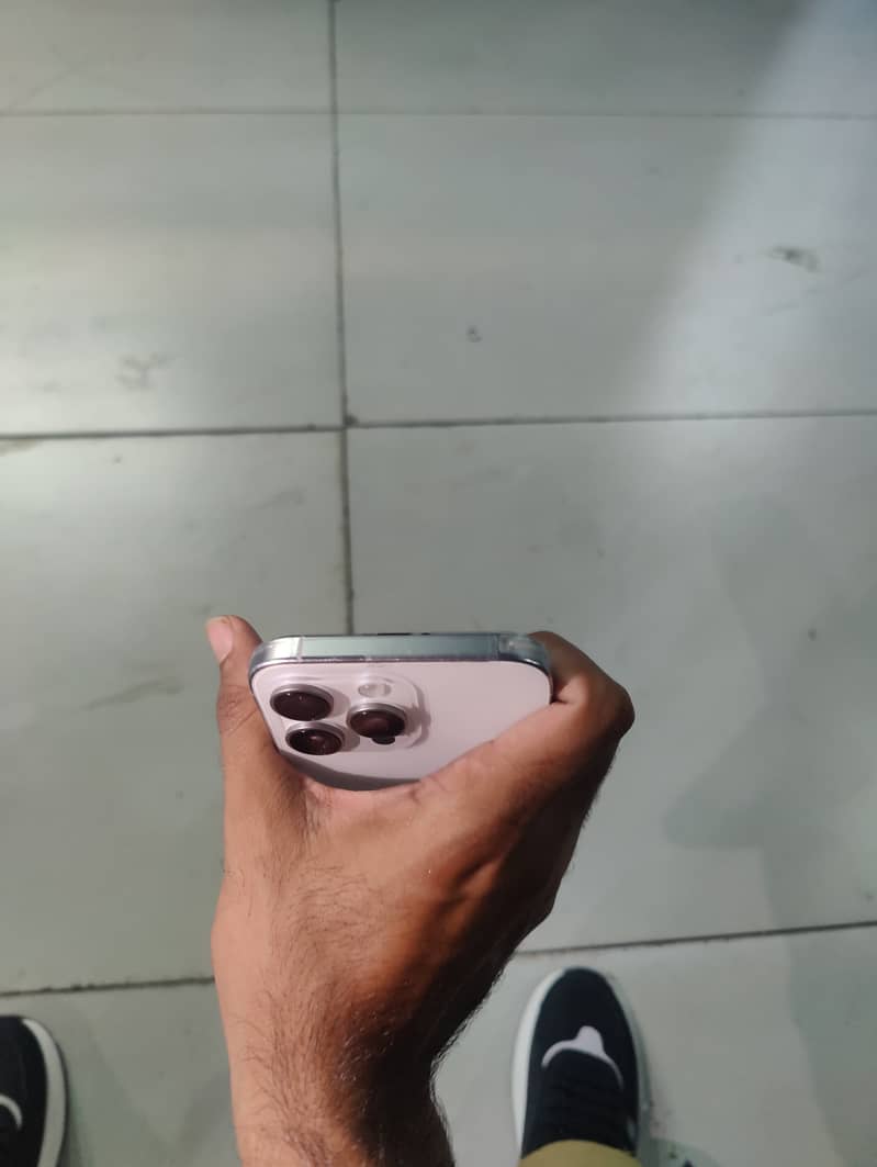 Apple iPhone 16 Pro Max 6
