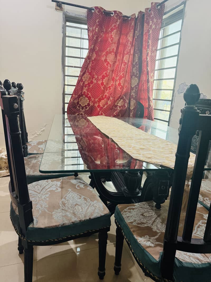 Dining Table with 6 Chairs 0