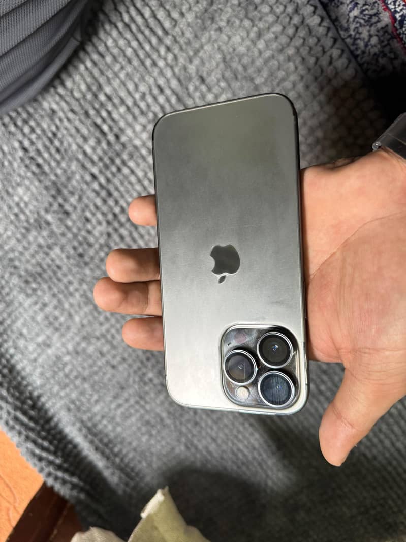 Apple iPhone 13 Pro 1