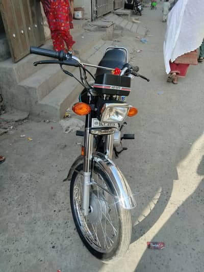 Honda 125 black clr