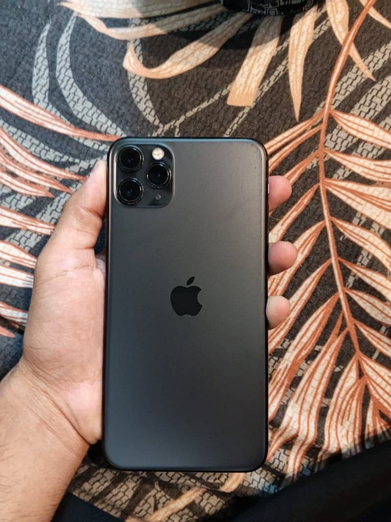 Apple iPhone 11 Pro Max 4