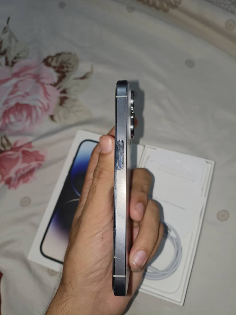 Iphone 14 pro with box 0