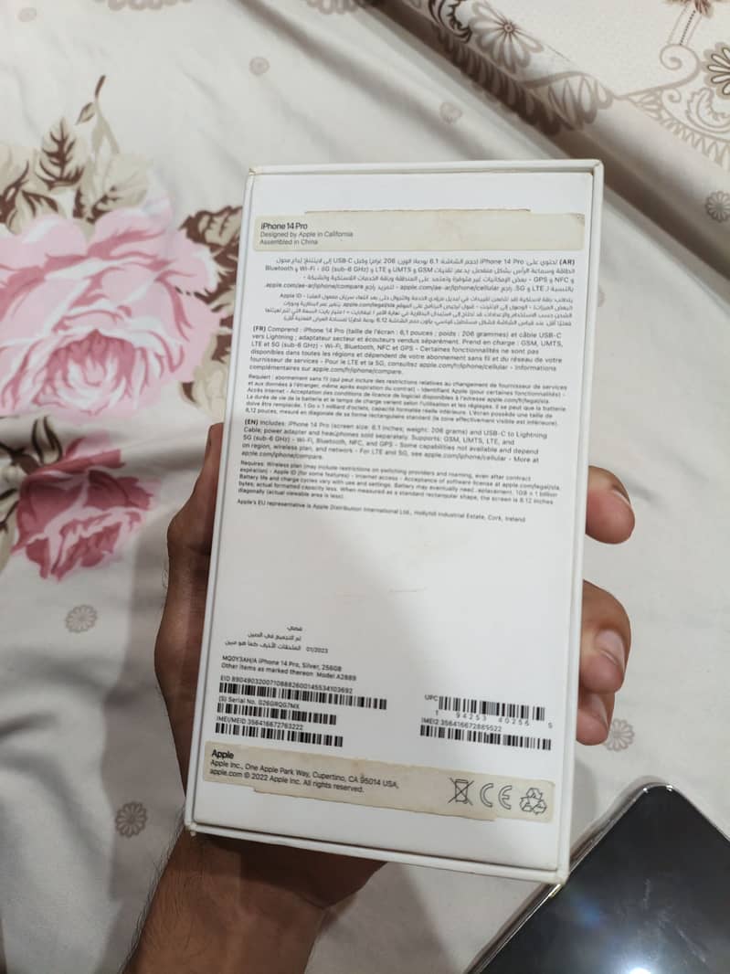 Iphone 14 pro with box 4