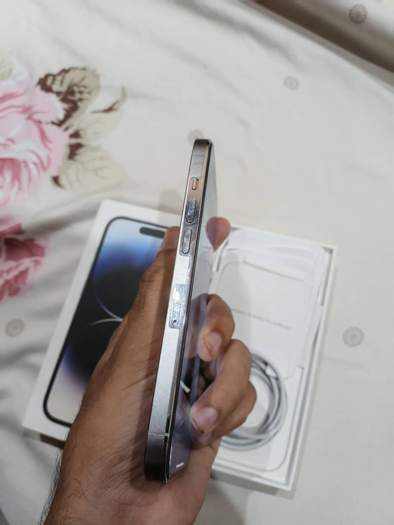 Iphone 14 pro with box 6