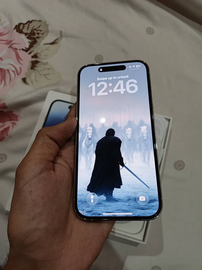 Iphone 14 pro with box 10