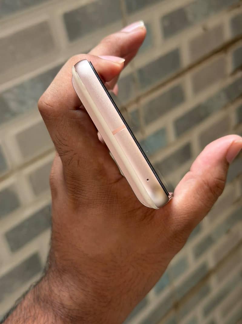 Google Pixel 8 4