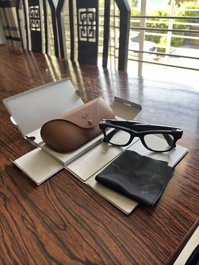 Rayban meta glasses gen2 almost new. Transition lenses