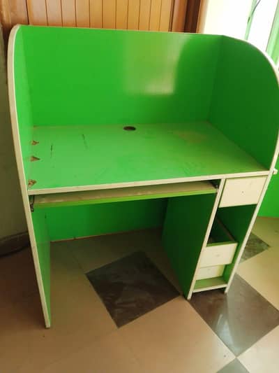 good condition new 4 tables hain
