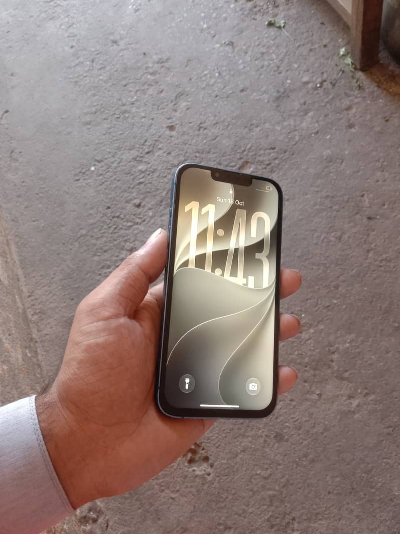 Apple iPhone 13 2