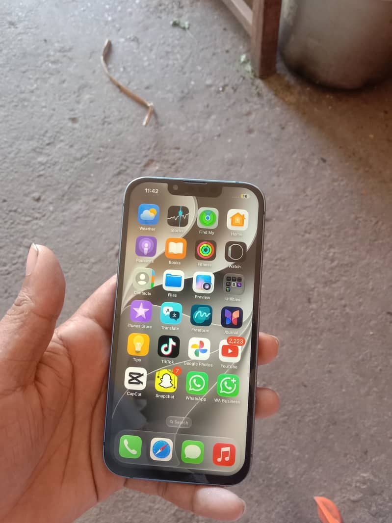 Apple iPhone 13 5