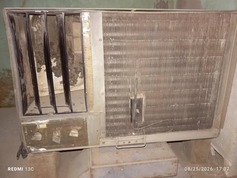 window AC 3