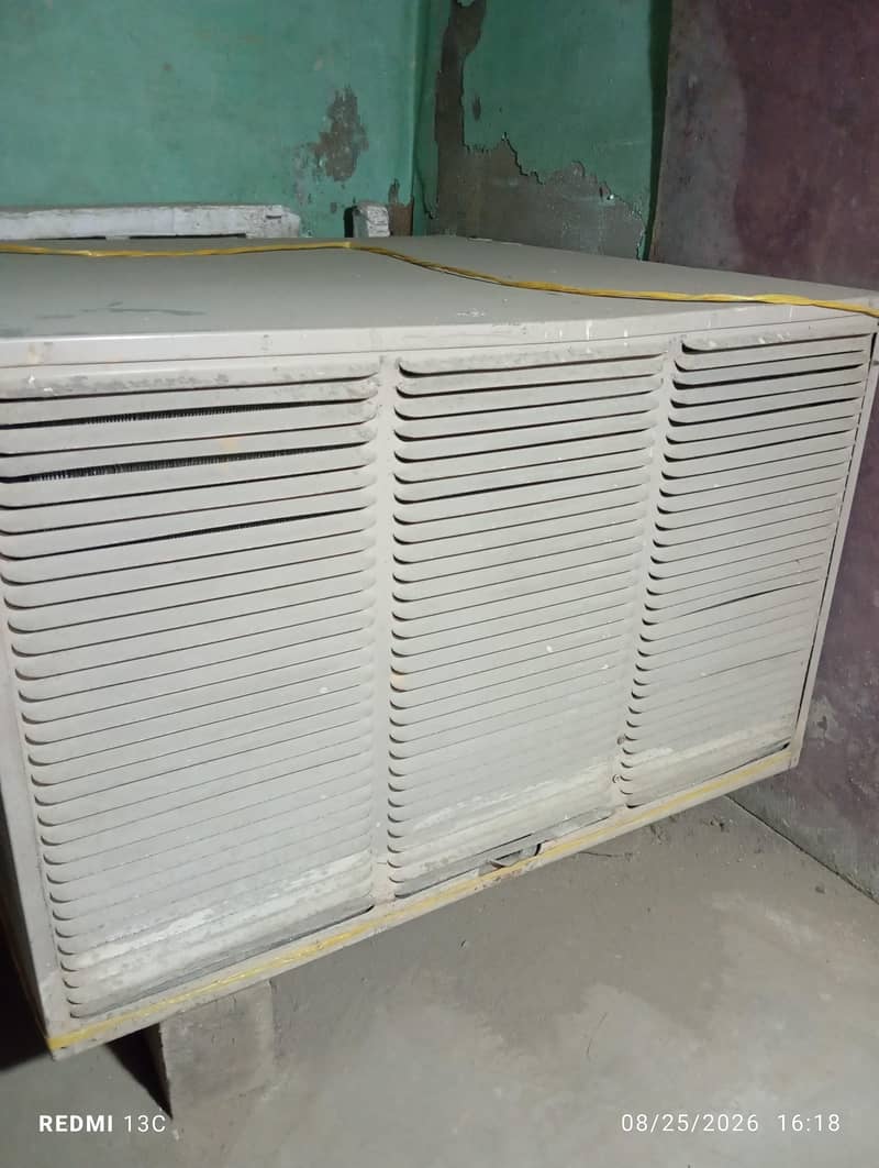 window AC 4