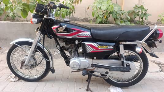 Honda CG 125 2024 Karachi number Karachi letter first owner cplc clear
