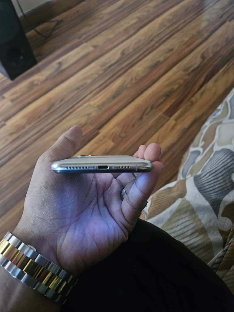 Apple iPhone 11 Pro Max 3