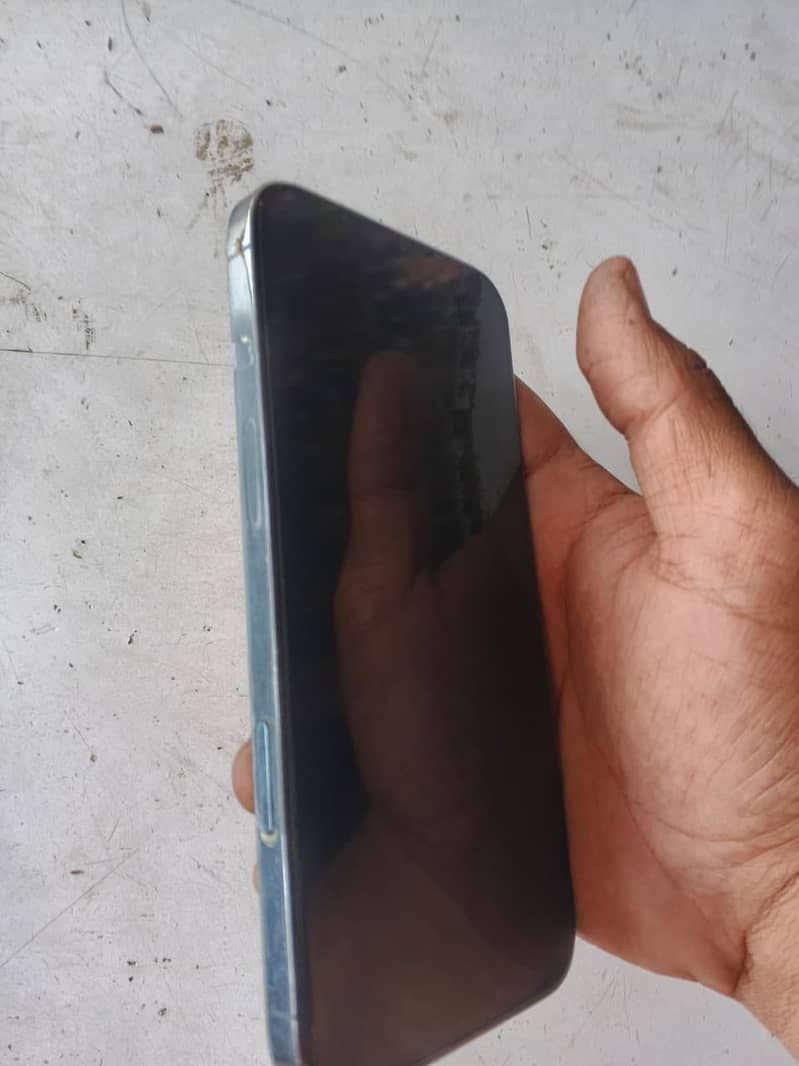 Apple iPhone 13 Pro Max 2