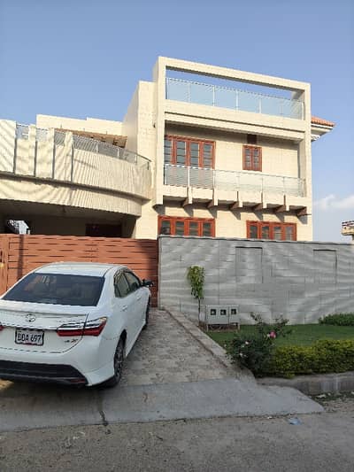G-13/4 Triple Storey House Street Corner 50x90 Ideal Location For Sale