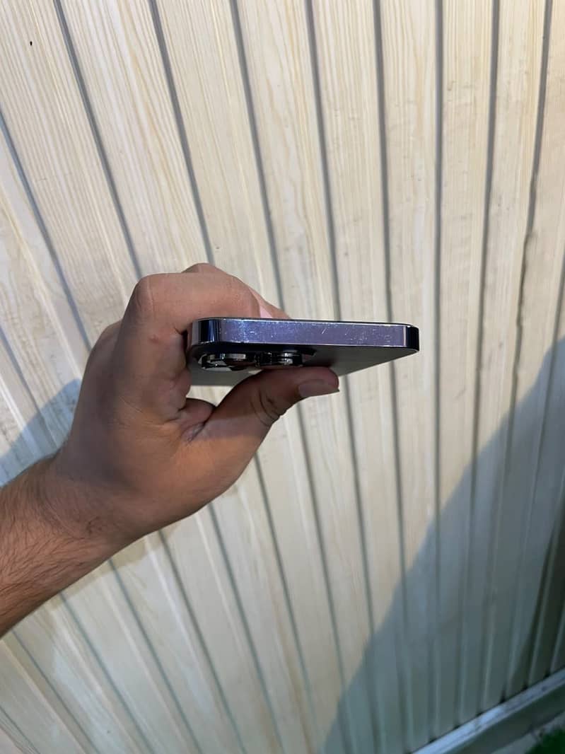 iPhone 14 Pro Max 2