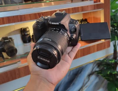 dslr Canon 200d (10/10++) (Canon 18-55mm is stm)