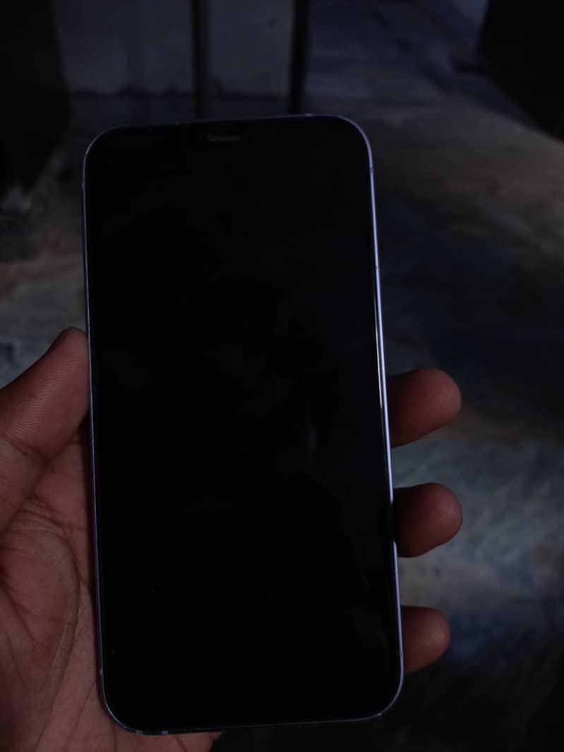Apple iPhone 12 4
