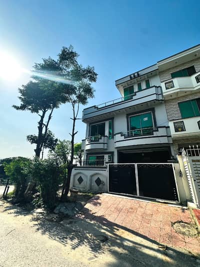 G-13/1 Street 111 Proper Corner Prime Location Dupble Storey House 25x40 Sale