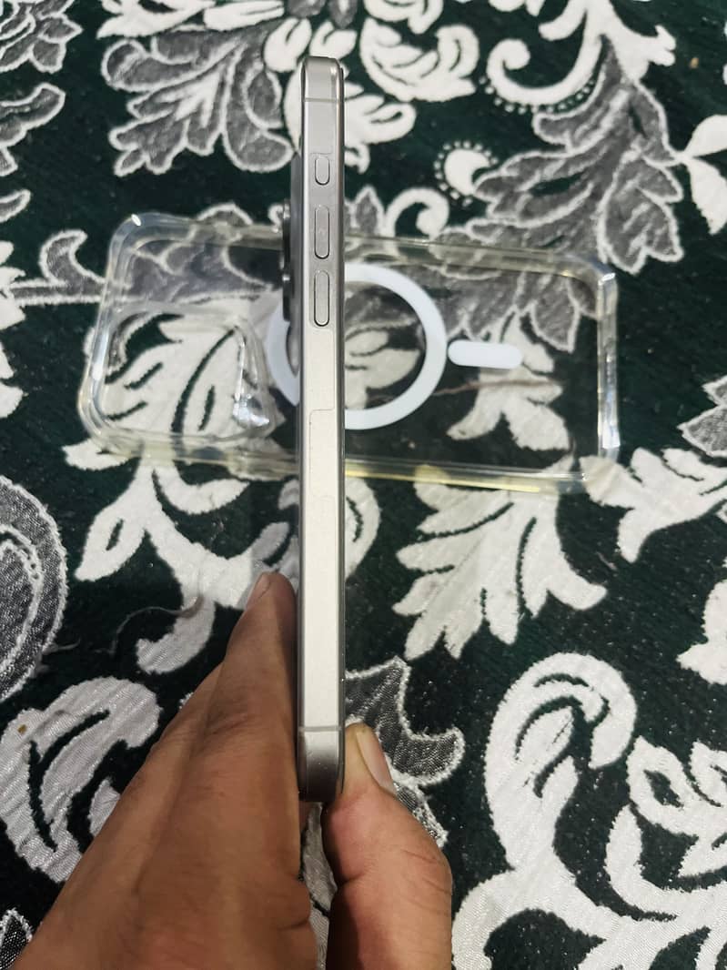 Apple iPhone 15 Pro Max 0