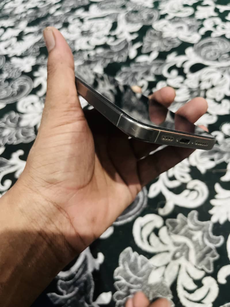 Apple iPhone 15 Pro Max 1