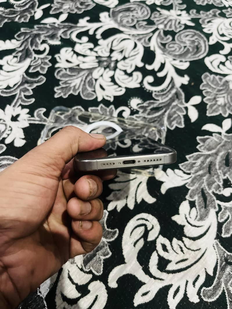 Apple iPhone 15 Pro Max 5