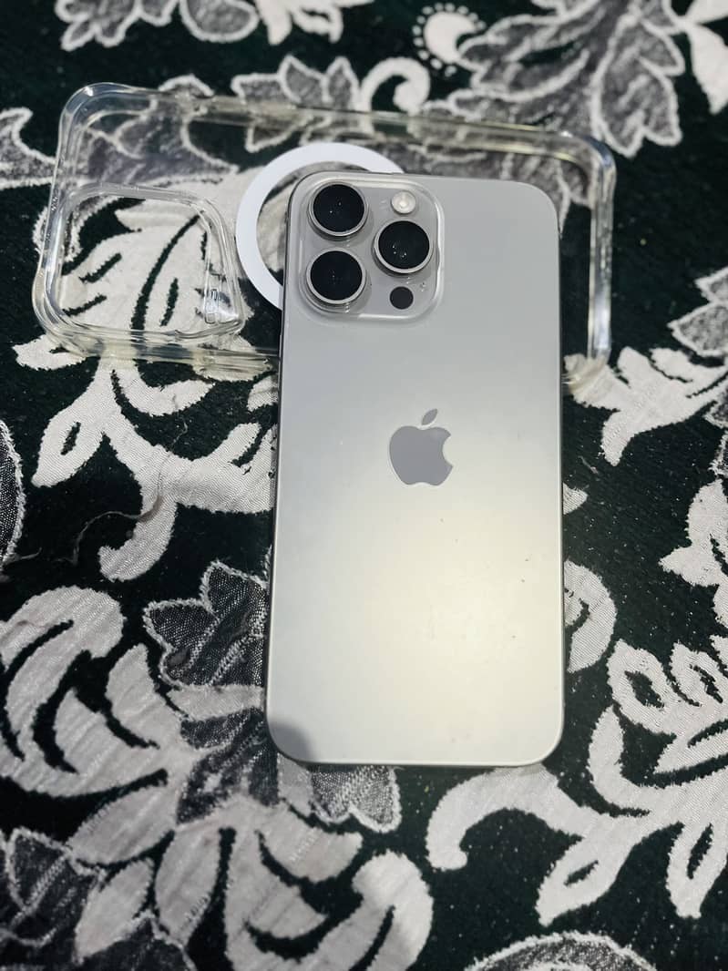 Apple iPhone 15 Pro Max 6