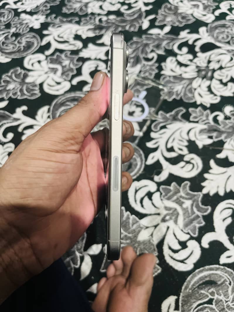Apple iPhone 15 Pro Max 7