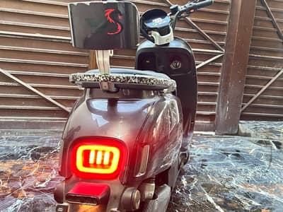Electric scooty
