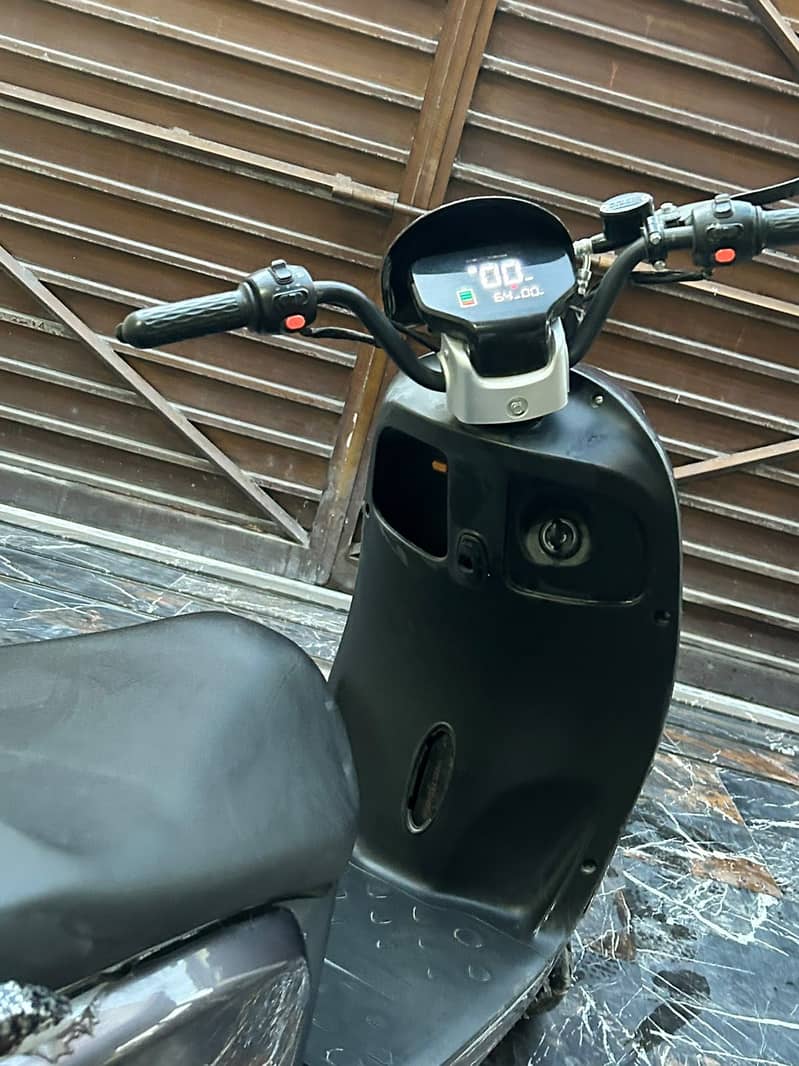Electric scooty 3