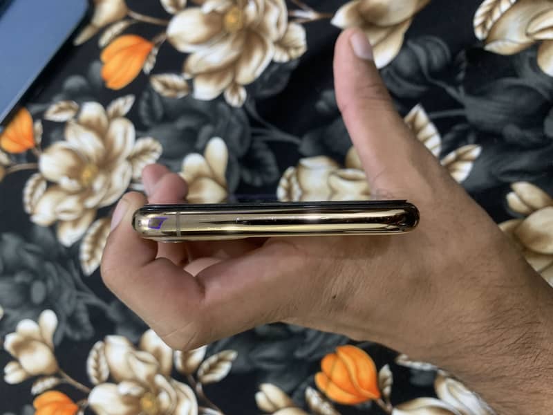 Apple iPhone 11 Pro Max 3