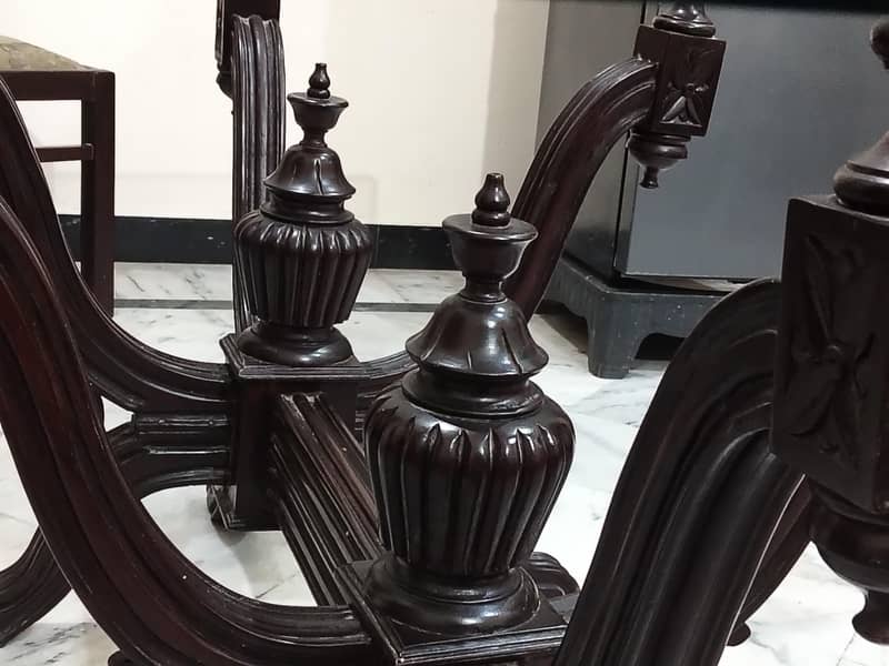 Dining table 0