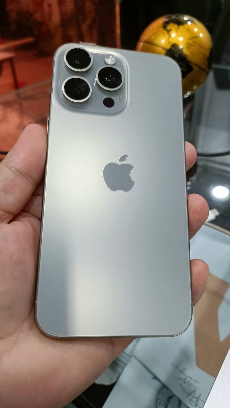Apple iPhone 15 Pro Max 0