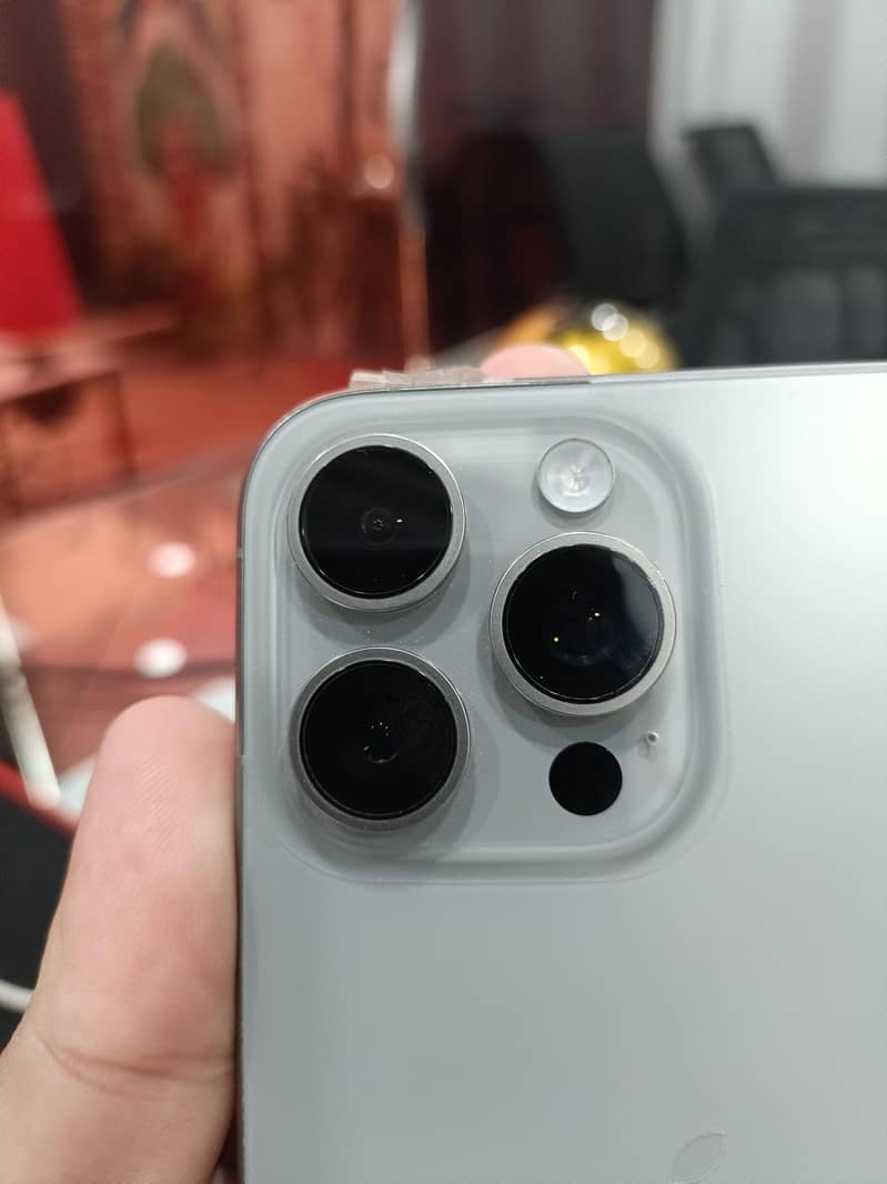 Apple iPhone 15 Pro Max 1