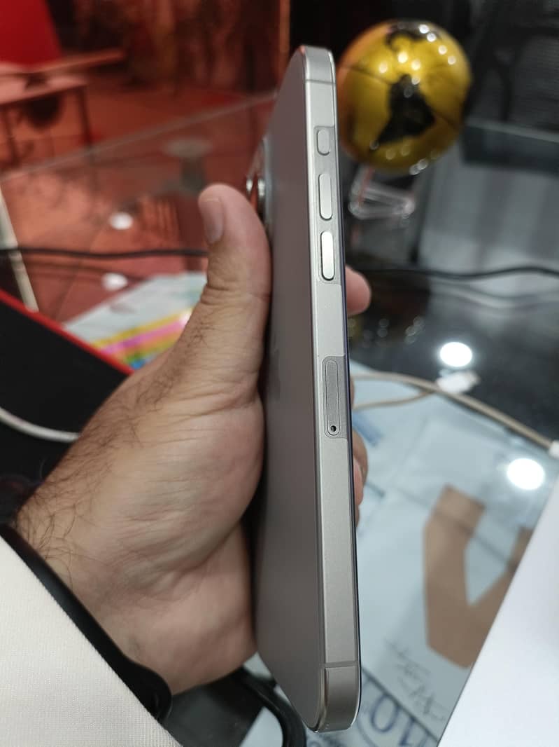 Apple iPhone 15 Pro Max 3