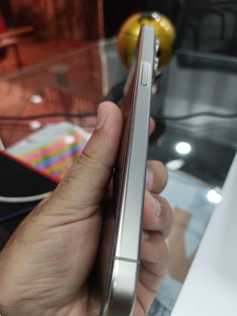 Apple iPhone 15 Pro Max 4
